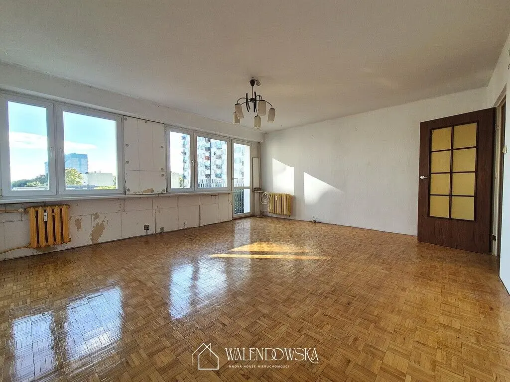 Altro; pavimento in legno, luce naturale, necessita ristrutturazione