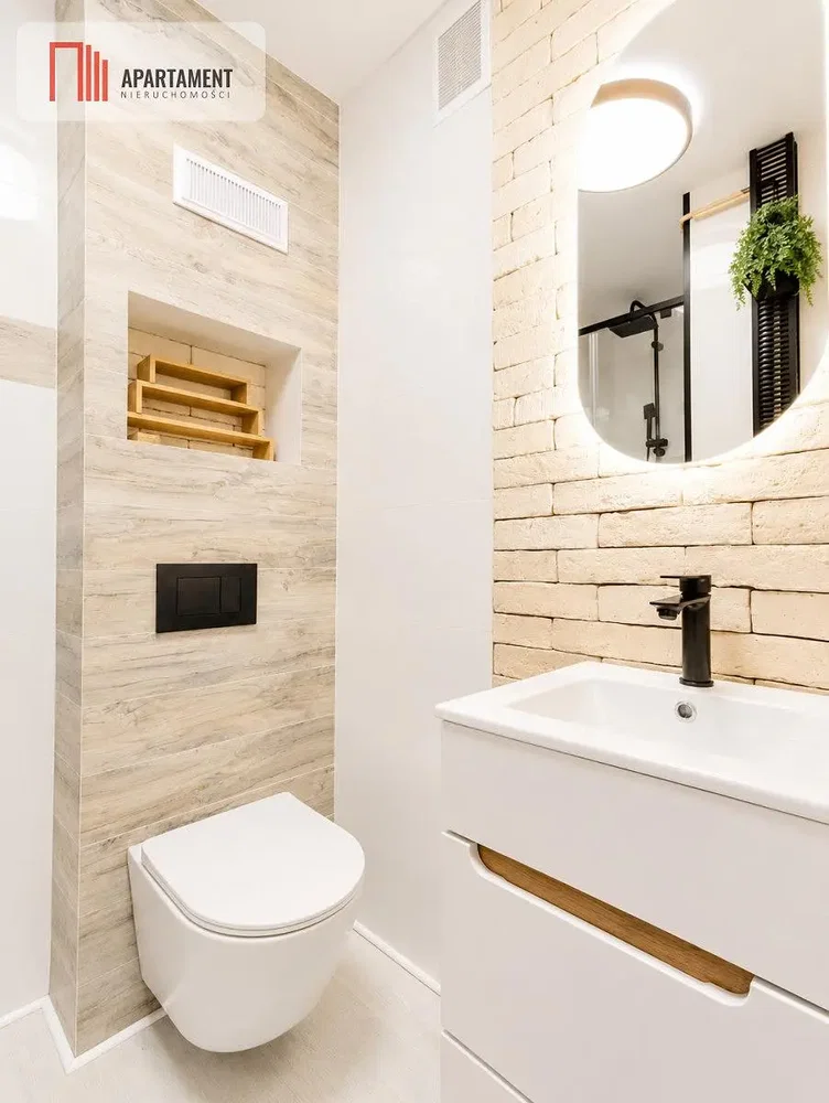 Kitchen; kitchen appliances, renovated, natural light