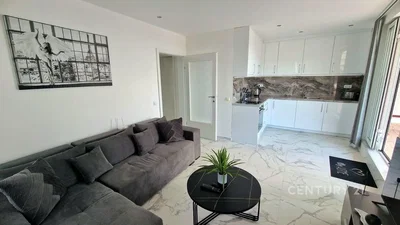 Wohnzimmer; tageslicht, fliesenboden, moderner stil