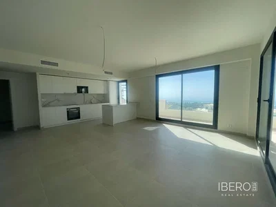 مطبخ; إطلالة, ضوء طبيعي, أرضية من البلاط