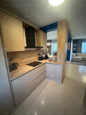 Cocina; electrodomésticos, luz natural, renovado, suelo de baldosas
