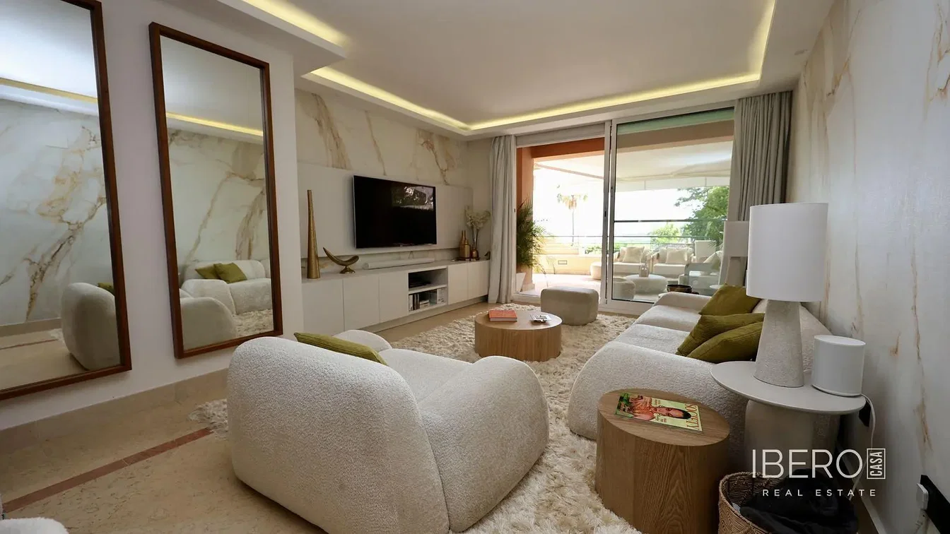 Soggiorno; luce naturale, stile moderno