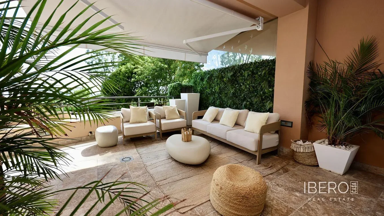 Terrazza; luce naturale, stile moderno