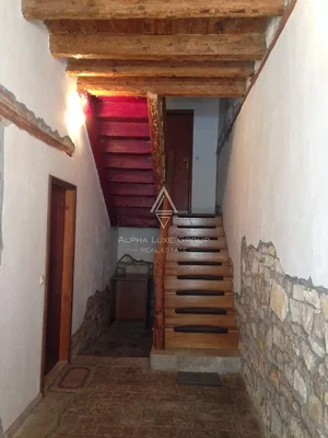 Ostatné; drevené trámy, potrebná rekonštrukcia