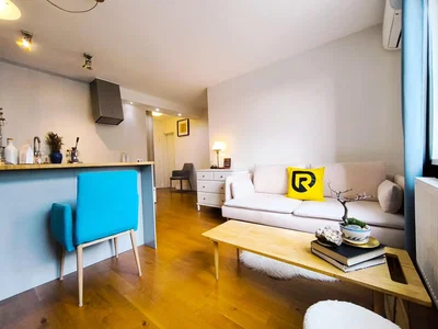 Living room; wood floor, natural light, modern style