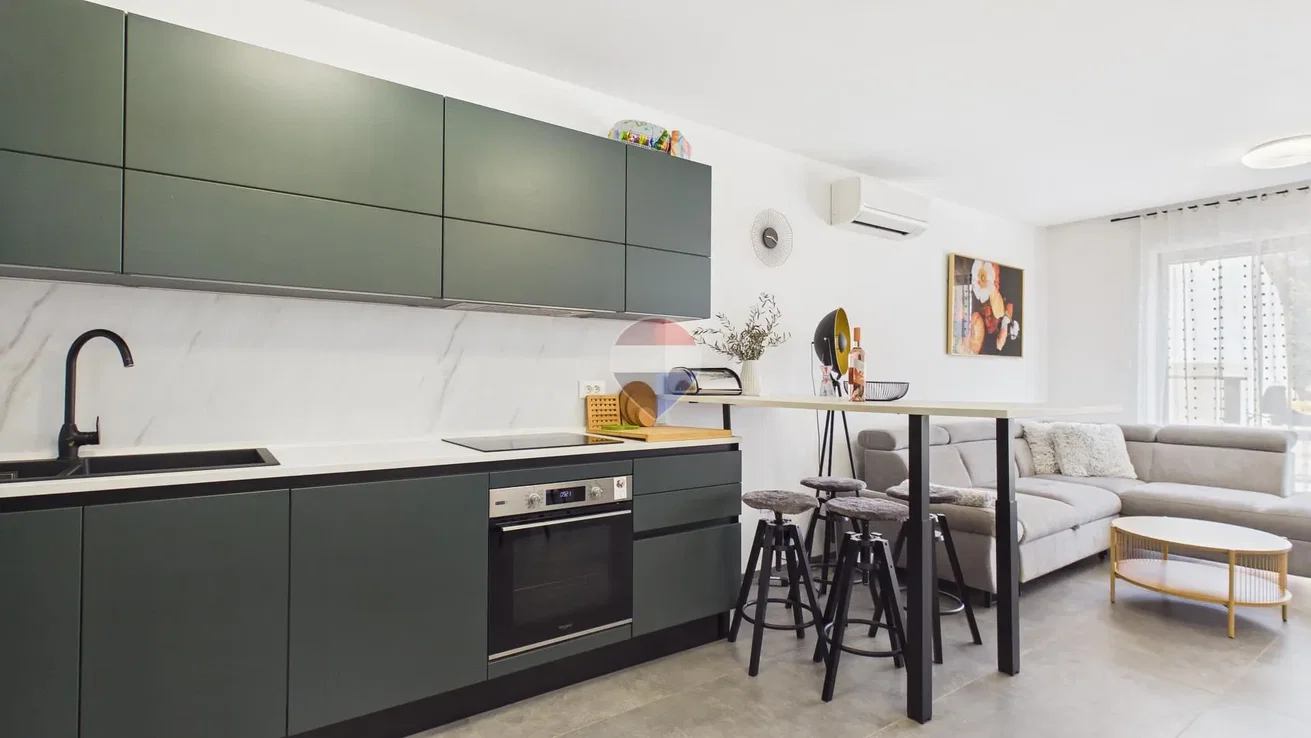 Salón; electrodomésticos, luz natural, estilo moderno, suelo de baldosas