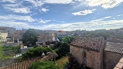 Kuća i okolina; pogled, prirodna svjetlost