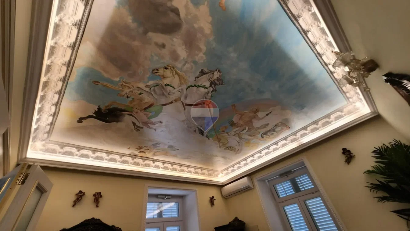 Salon; hauteur sous plafond, lumière naturelle
