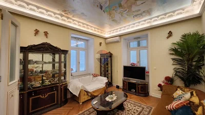 Salon; parquet, lumière naturelle, style rustique