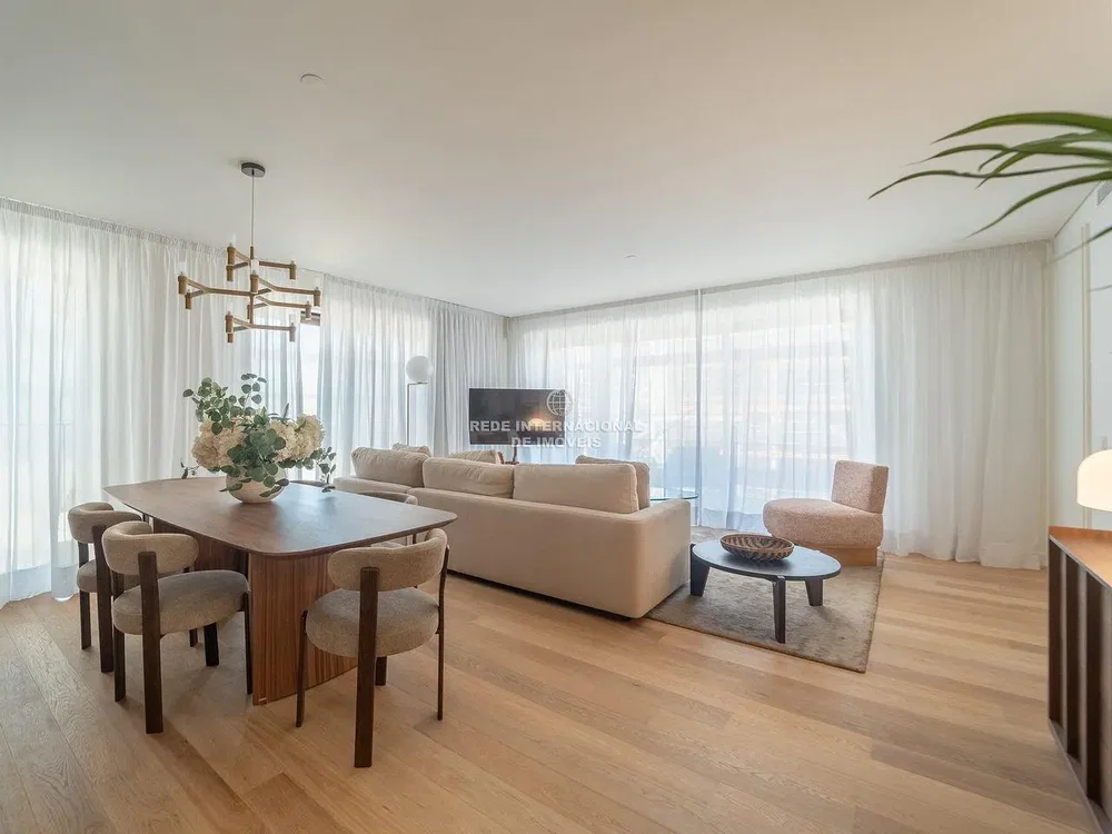 Wohnzimmer; holzboden, tageslicht, moderner stil
