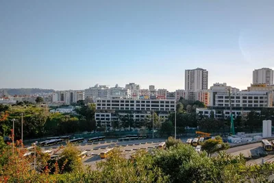 Casa y alrededores; vista
