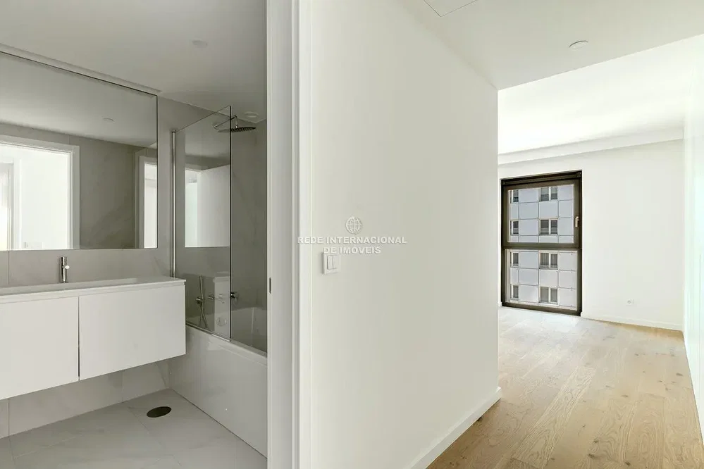 Salle de bain; parquet, lumière naturelle, rénové