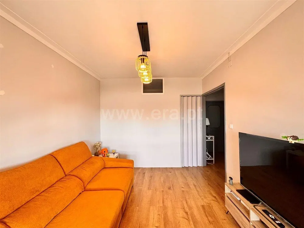 Wohnzimmer; holzboden, tageslicht