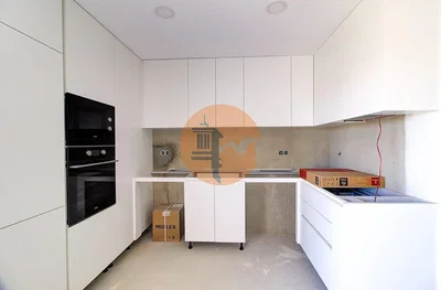 Cucina; elettrodomestici, necessita ristrutturazione, luce naturale
