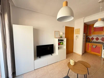 Salon; carrelage, lumière naturelle