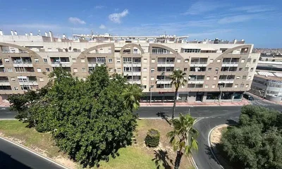 Maison et environs; vue, lumière naturelle