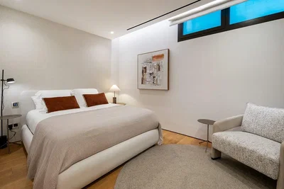 Schlafzimmer; tageslicht, moderner stil, holzboden