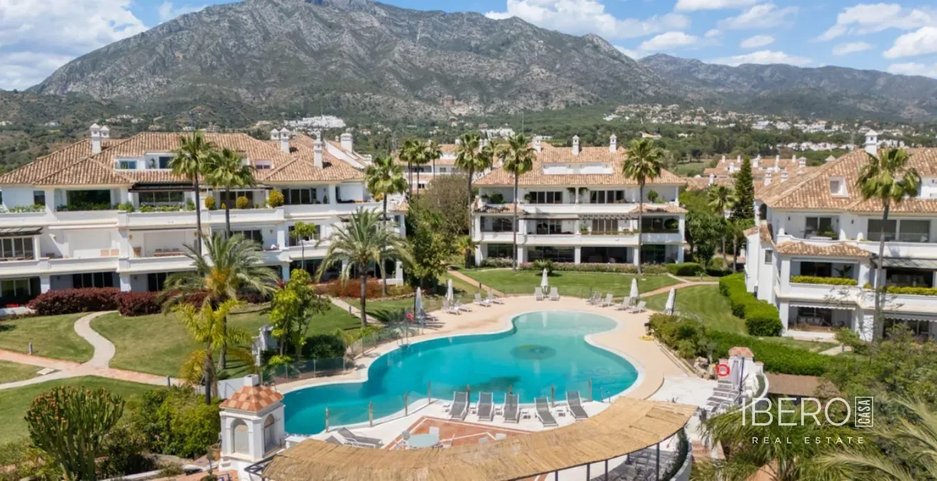 Casa y alrededores; vista, luz natural
