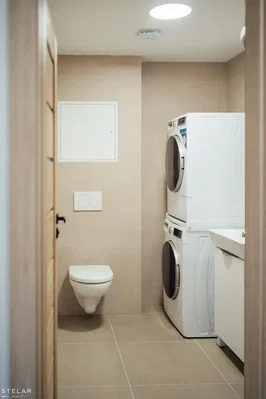 Toilettes; carrelage, nécessite rénovation