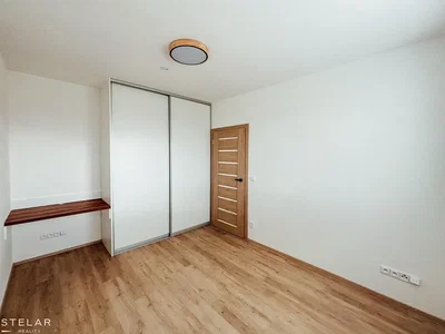 Chambre; parquet, lumière naturelle