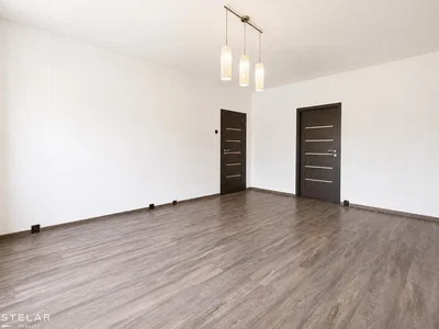 Ostatní; dřevěná podlaha, přirozené světlo, po rekonstrukci