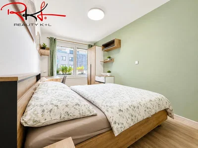 Schlafzimmer; holzboden, tageslicht, moderner stil