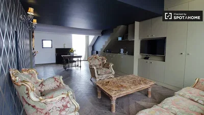 Soggiorno; stile rustico, travi in legno, luce naturale