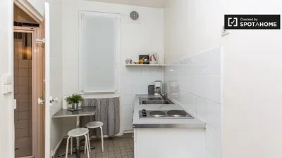 Kuchyně; dlažba, kuchyňské spotřebiče