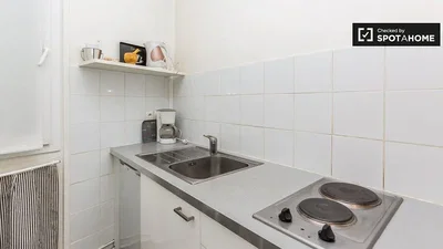 Kuchyně; kuchyňské spotřebiče, dlažba