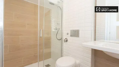Toalet; pločice, renoviran, prirodna svjetlost