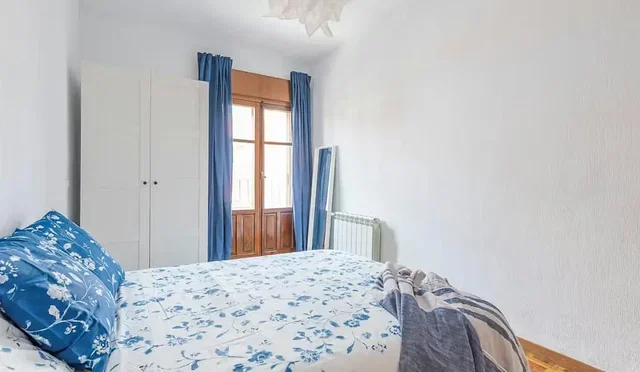 Chambre; lumière naturelle, parquet