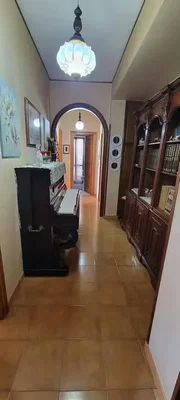 غرفة معيشة; أرضية من البلاط