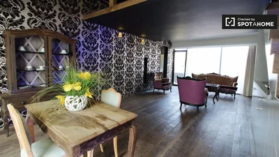 Wohnzimmer; holzboden, tageslicht, moderner stil