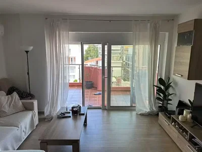 Salon; lumière naturelle, parquet, style moderne