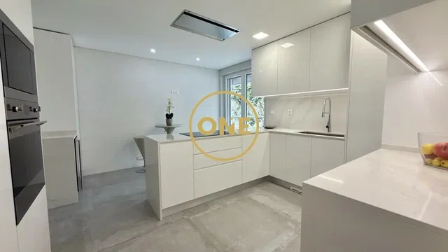 Cozinha; eletrodomésticos, luz natural, estilo moderno, renovado