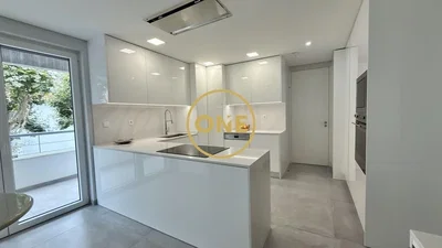 Cozinha; eletrodomésticos, luz natural, estilo moderno