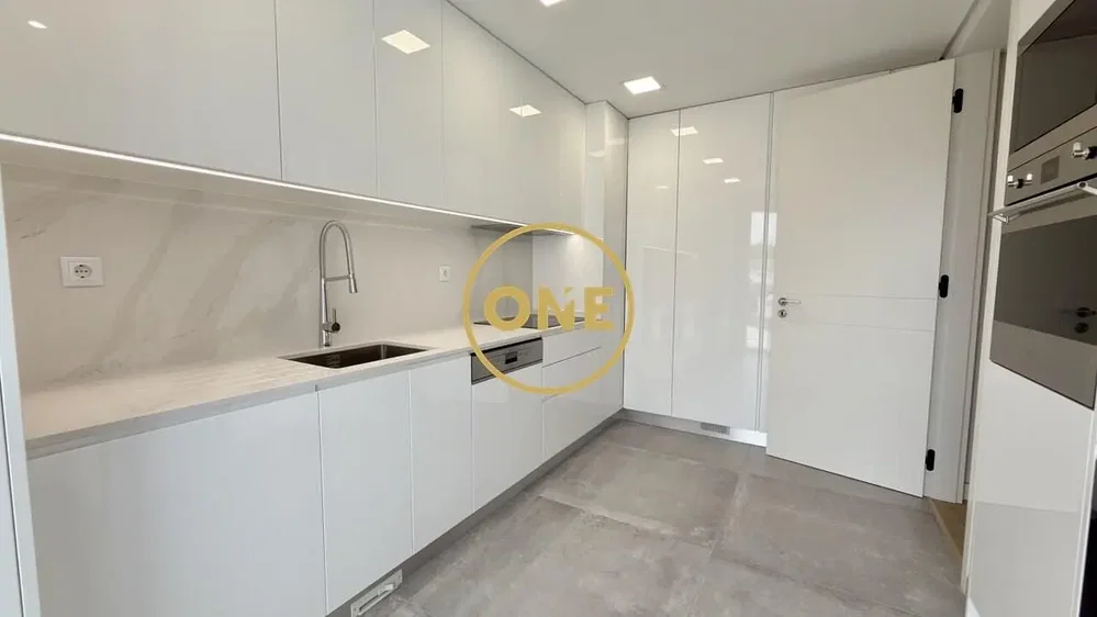 Cozinha; eletrodomésticos, renovado, luz natural