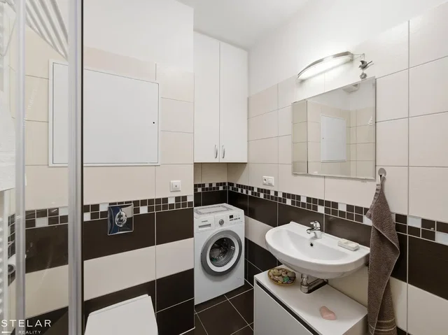 Toilette; fliesenboden