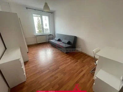 Wohnzimmer; holzboden, tageslicht