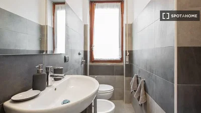 Casa de banho; luz natural, chão de azulejo, renovado