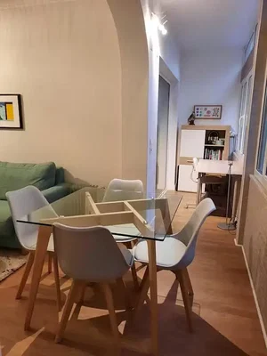 Wohnzimmer; holzboden, tageslicht