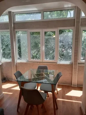 Wohnzimmer; tageslicht, holzboden