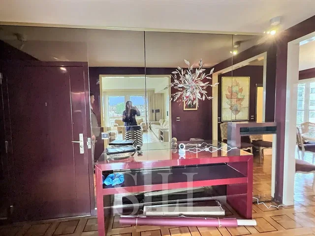 Wohnzimmer; holzboden, tageslicht, moderner stil