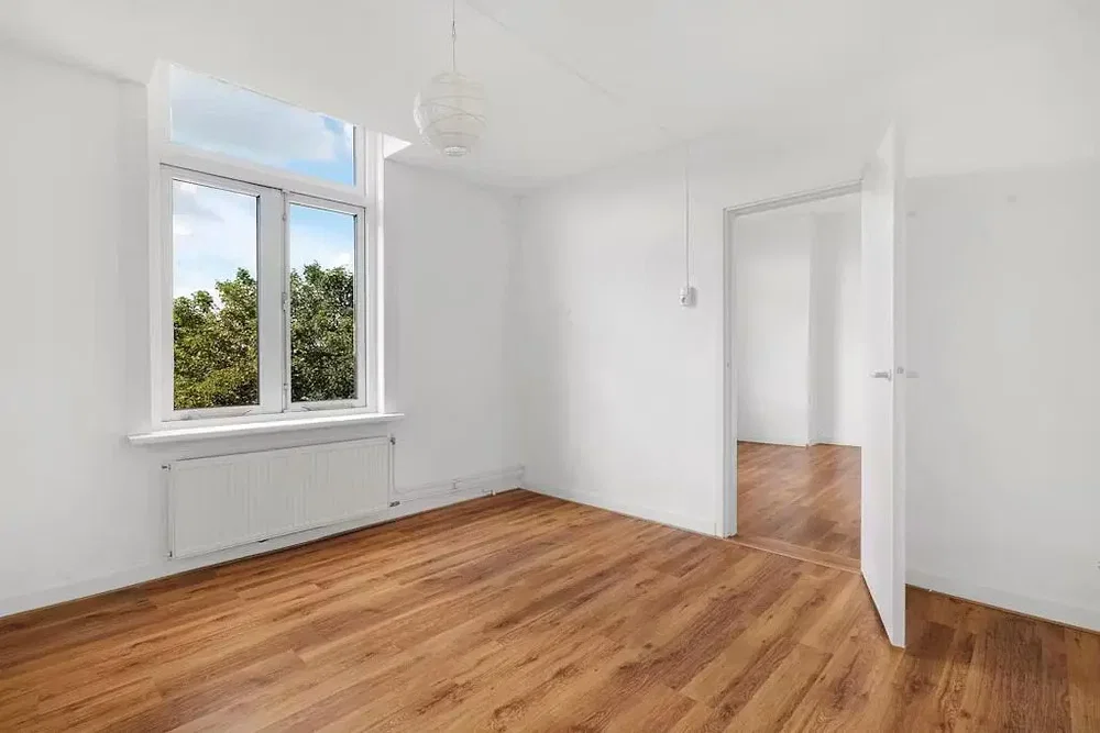 Chambre; parquet, lumière naturelle