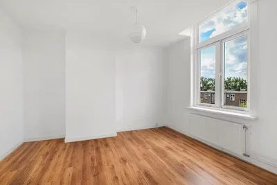 Chambre; parquet, lumière naturelle, vue