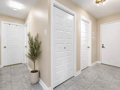Cloakroom; tile floor