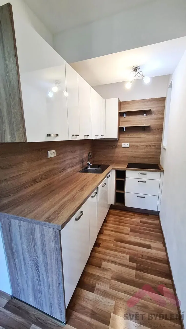 Kitchen; kitchen appliances, wood floor, natural light