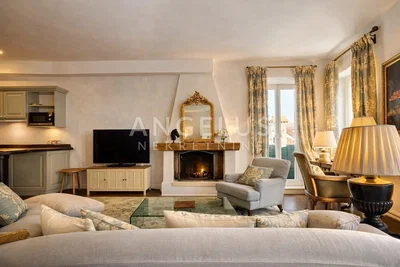 Soggiorno; camino, luce naturale, stile moderno