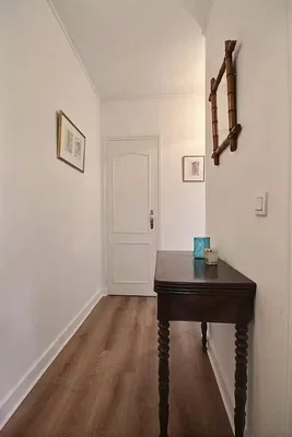 Garderobe; holzboden, tageslicht