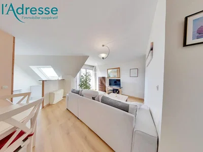 Wohnzimmer; tageslicht, holzboden, moderner stil